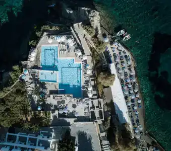 Peninsula Resort & Spa - 4