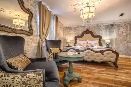 Plaza Marchi Old Town - Mag Quaint & Elegant Boutiques - 71