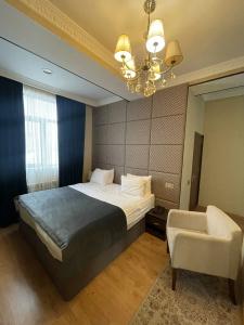 Grand Mirror - 56