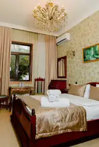 Royal Antique - 18