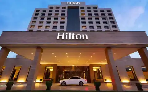 Hilton - 0