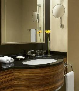 Four Points by Sheraton Downtown Dubai - 38