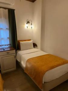 White Garden-Adult Only - 20