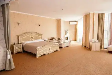 Golden Palace - 7