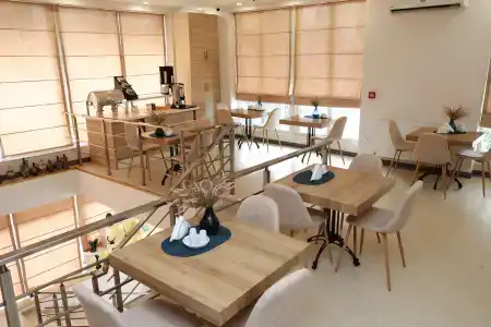 Aniko - 29