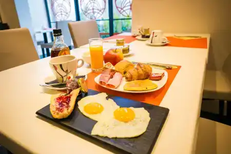 Best Western Hôtel Journel Saint-Laurent-du-Var - Nice Aéroport - 35
