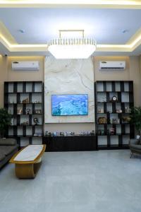 Rich Land - 1