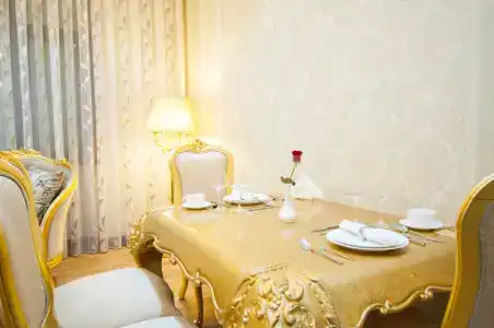 Royal Residence - 83