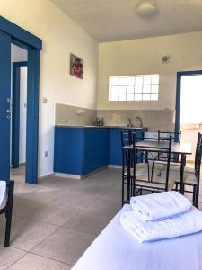 Athinas Court - 12