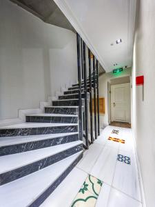 Taksim Avenue - 10