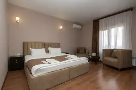 Hillside Guest House - 0