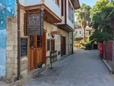 Kuyu Beergarden Hostel - 1