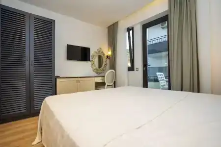 Channel Suites - 12