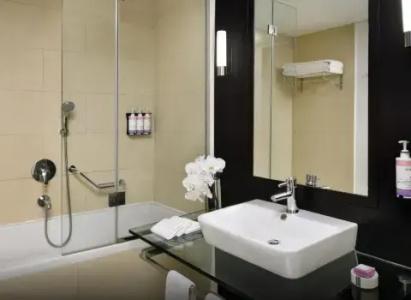 Mövenpick Jumeirah Lakes Towers Dubai - 53