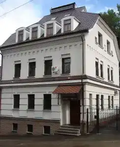 У домика Петра - 0