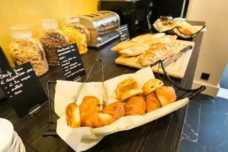 Best Western Hôtel Journel Saint-Laurent-du-Var - Nice Aéroport - 34