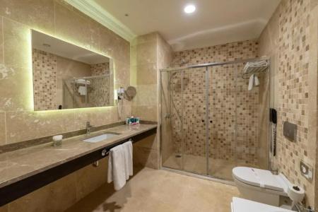 Ramada & Suites by Wyndham Istanbul Merter - 3