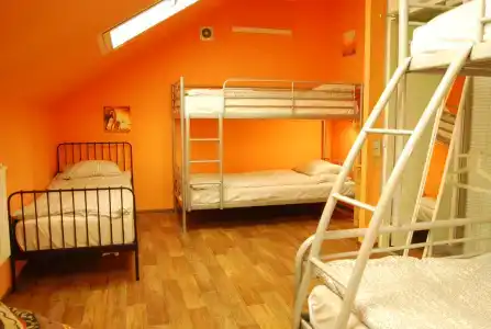 Роял Хостел 905 - 83