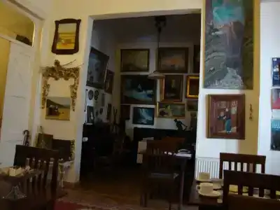 Gutsa Artists Mini-Hotel - 14
