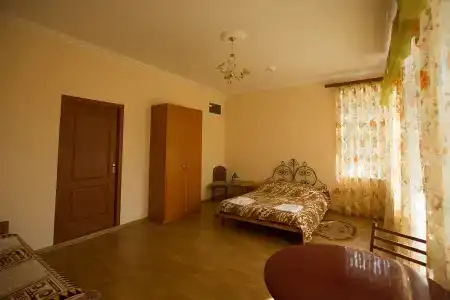 Яхт Клуб - 42