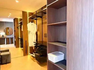 Resident Abay - 77