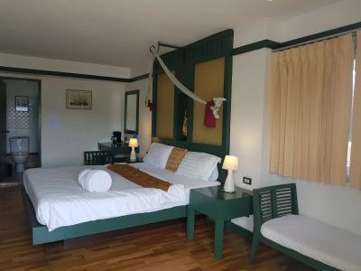 OYO 255 The Ocean Patong - 40