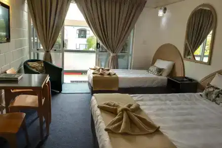 Alpha Motor Inn - 2