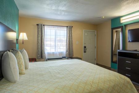 Pinn Road Inn and Suites Lackland AFB and Seaworld - 19