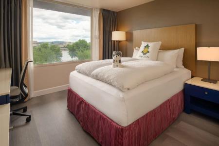 Staypineapple, Rose, Downtown Portland - 68