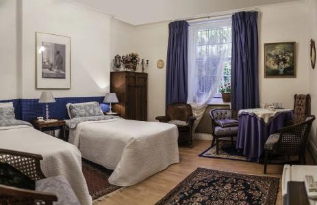 Dawson Place, Juliette's - 32