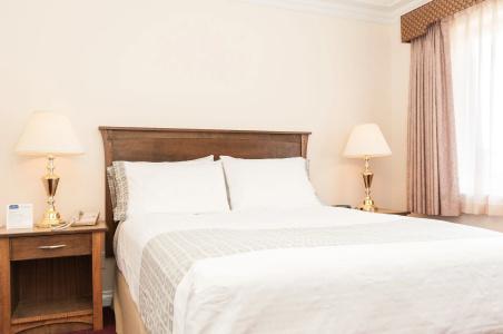 Elk Lake Inn & Suites - 50