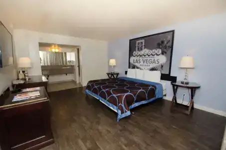 Super 8 by Wyndham Las Vegas North Strip/Fremont St. Area - 18
