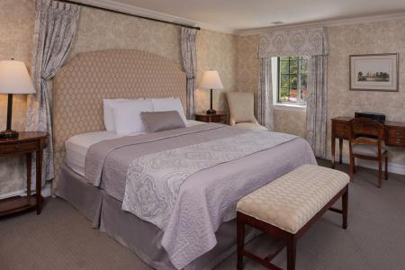 Red Coach Inn - 2