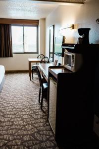 EverSpring Inn & Suites - 45