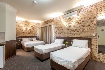 Highlander Motor Inn - 18