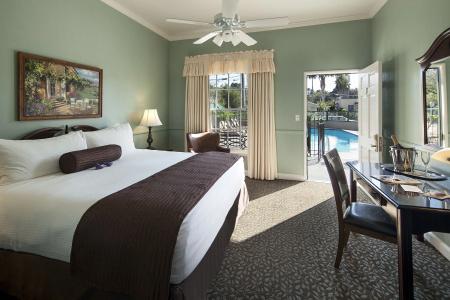 Lavender Inn by the Sea - 15