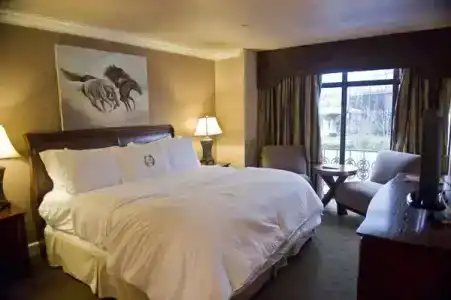 The Remington Suite and Spa - 57