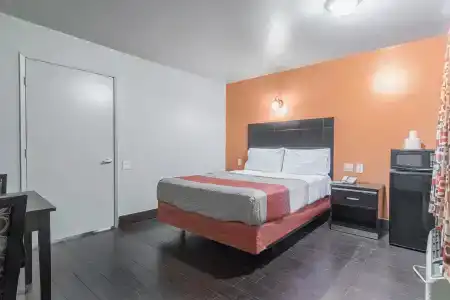 6-Orange, CA - Anaheim - 23
