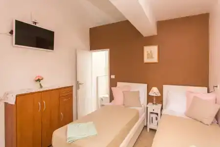 Guest House Ćuk - 1