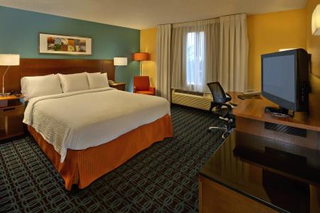 Fairfield Inn & Suites - 27