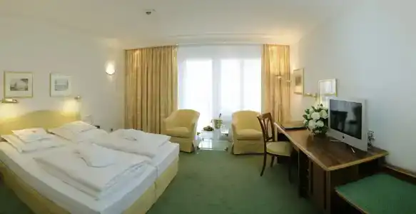 Bayerischer Hof - 66