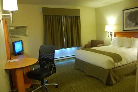 Days Inn and Suites by Wyndham Downtown-University - 22