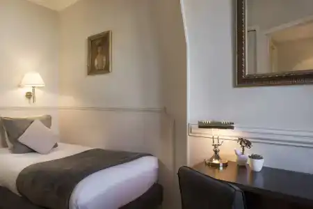 hôTel De La Porte Dorée - 35