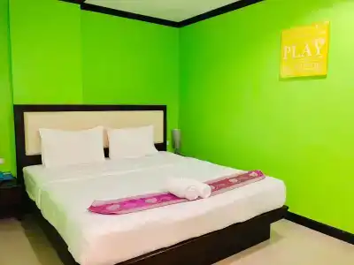 Hollywood Inn Love - 22