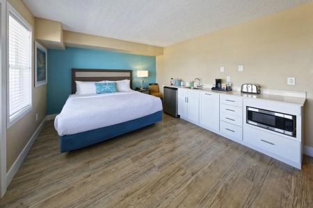 Commander & Suites - 123