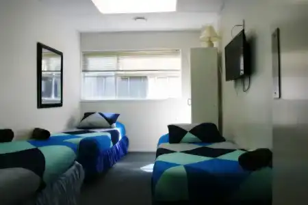 Backpackers Central - 25