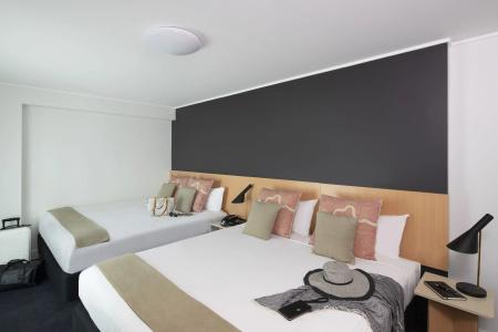 ibis World Square - 43