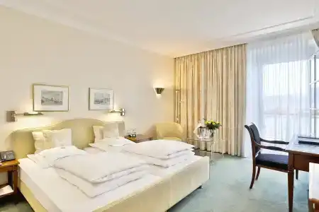 Bayerischer Hof - 56
