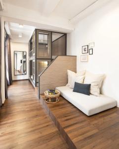 Warm Window Silom - 42