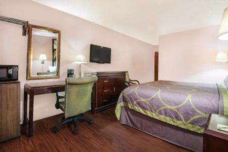 Super 8 by Wyndham San Antonio/I-35 North - 10